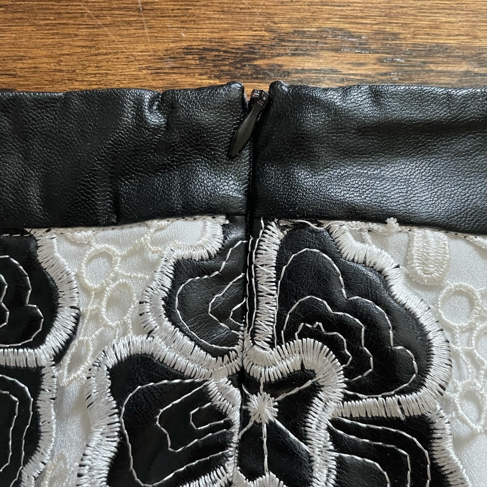 ENDLESS ROSE Skirt - Picture 5 of 10